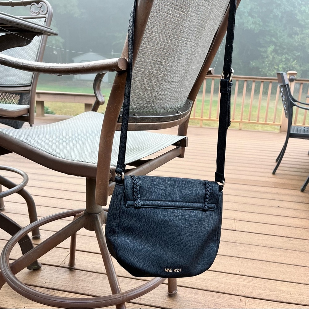 Nine West adjustable strap purse. Black and silver - Picture 4 of 10